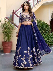 Robe de demoiselle d'honneur classique bleu marine brodée, style lehenga choli, avec haut court à col en V, sans manches, dos nu, coupe bal, longueur ras du sol - Product Image 4