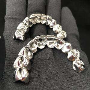 Meilleur prix pour Grillz dentaire personnalisé en argent 925, style Hip Hop, serti de diamants Moissanite, bijoux dentaires en argent - Product Image 5
