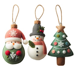 ทำด้วยมือรู้สึกเครื่องประดับคริสต์มาสสำหรับต้นไม้วันหยุดที่เรียบง่ายและมีเสน่ห์ - Product Image 1