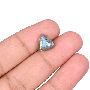 พลอยลาบราโดไรต์ทรงตรีเหลี่ยม 3.90 กะรัต 11 มม. - Product Image 1