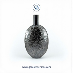 Vase à fleurs noir en forme de bouteille avec motif en relief pour la décoration de la maison, le bureau, la salle à manger et les décorations de mariage - Product Image 2