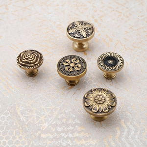 Pomo de latón antiguo con diseño floral, tirador decorativo en relieve para cajones, manija ornamental para muebles, tirador vintage para armarios y cómodas. - Product Image 3