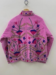 เสื้อแจ็คเก็ตกำมะหยี่ลายดอกไม้สไตล์ศิลปะสำหรับผู้หญิง งานฝีมือปักลายซูซานีแบบโบโฮ  งานปักแบบดั้งเดิม  สำหรับเทศกาลฤดูหนาว  เสื้อโค้ทสั้น  ไอเดียของขวัญ - Product Image 3