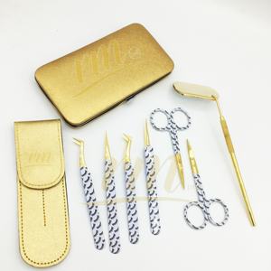 Pinzas para Extensión de Pestañas RMI New Lash Design de Acero Inoxidable con Punta Dorada, Recubrimiento de Papel, Logotipo Hecho a Mano, Duraderas y Antimagnéticas - Product Image 3