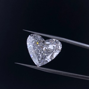 Diamant de laboratoire G Color Heart 1,5 carat VS2 certifié IGI CVD 3EX Coupe excellente Fournisseur pour les grossistes et importateurs mondiaux de diamants - Product Image 5