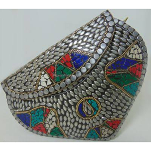 Bolso de Mano Clásico con Incrustaciones de Madreperla, Diseño Único de India, Detalles Contemporáneos en Latón |   Geométrico, Hecho a Mano y Duradero - Product Image 4