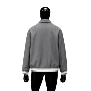 Chaqueta Letterman Gris Premium para Hombre, Cuello Camisero, Corte Regular, Color Sólido, Estilo Casual para Otoño, Chaqueta Universitaria Moderna MINIMA - Product Image 2