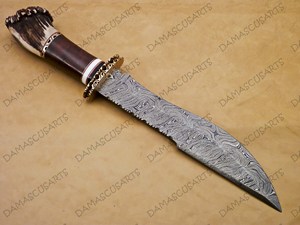Cuchillo de caza DIY OEM de acero inoxidable de Damasco con mango de cuerno de ciervo y madera, espiga completa, hoja fija dentada de alta calidad - Product Image 3