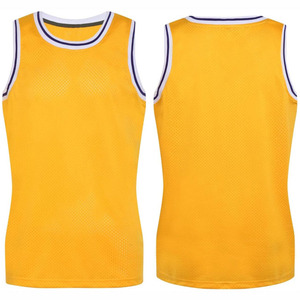 Camiseta de baloncesto diseñada para mayor comodidad, con textura suave y excelente flujo de aire para un mejor rendimiento en la cancha. - Product Image 1
