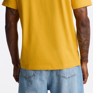 T-shirt décontracté jaune premium pour homme, nouveau design, avec logo personnalisé, style streetwear moderne et épuré, manches courtes, pour tous les jours. - Product Image 3