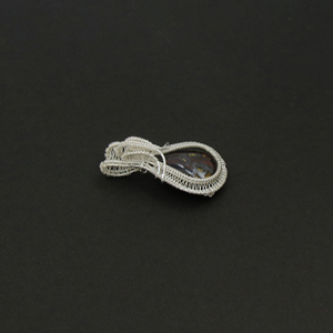 Pendentif en pierre naturelle enveloppé de fil plaqué argent, style bohème, unisexe, en forme de goutte d'eau, collier fait à la main, à porter au quotidien - Product Image 3