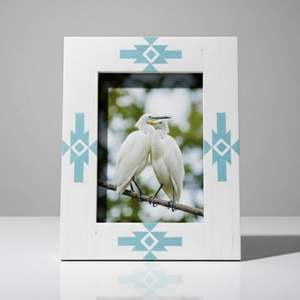 Cadre photo au design unique avec incrustation en résine et finition brillante en MDF, à prix très abordable. - Product Image 1