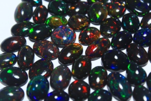 Ópalo Natural Etíope de Alta Calidad, Multicolor, Corte Ovalado, Gema Suelta 4x6mm 8x10mm, Tratado Ahumado con Efecto de Juego de Color y Fuego - Product Image 3