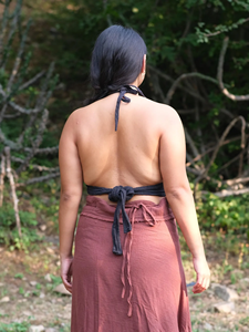 Haut court en crochet fait main à col halter, style bohème chic, tricoté, pour l'été, vêtement de plage pour femme, en coton, sans manches, motif géométrique. - Product Image 5