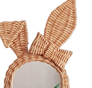 Miroir mural esthétique fait main en rotin tressé naturel avec oreilles de lapin souples pour la décoration de chambre d'enfant, vente en gros - Product Image 4