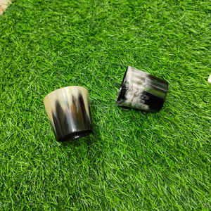 Porte-serviettes en corne de bœuf artisanal de qualité supérieure, accessoire de table de luxe à prix avantageux - Product Image 2