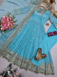 Ensemble Anarkali bleu clair brodé avec dupatta, tenue traditionnelle indienne et pakistanaise pour femme, longueur ras du sol, extensible, idéal pour les mariages - Product Image 3