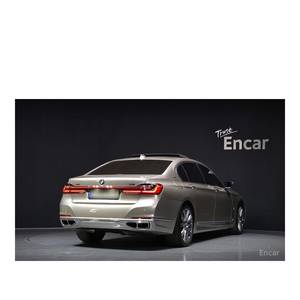 BMW M760Li XDrive V12 Excellence Abril 2021 Serie 7 71,246 km Caja de Cambios Automática Asientos de Cuero Volante a la Izquierda Cámara Trasera - Product Image 2