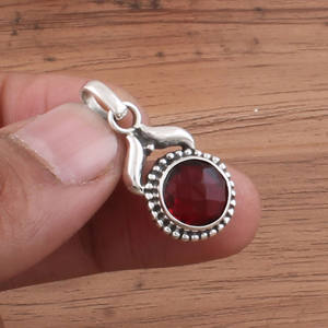 Colgante de Granate Rojo Natural Vintage al por Mayor, Plata de Ley 925 Chapada en Platino, con Puntos, Hecho a Mano, Precio al por Mayor - Product Image 3