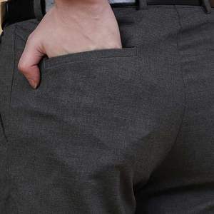 กางเกงสูทผู้ชายผ้าฝ้ายแท้ 100% รุ่นใหม่สำหรับฤดูใบไม้ผลิและฤดูใบไม้ร่วง ดีไซน์หลวมใส่สบาย แฟชั่นอเนกประสงค์สำหรับวัยกลางคน รับผลิตแบบ OEM ODM - Product Image 5