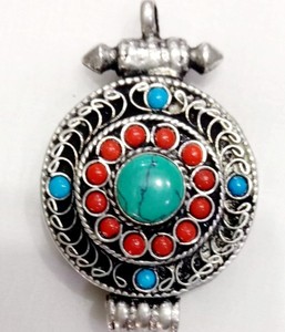 Colgantes de Aleación con Forma Ovalada y Cuadrada, con Temática Budista Tibetana Religiosa, Hechos a Mano en Nepal, Unisex - Product Image 5