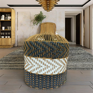 Un pantalla de lámpara diseñada con la forma de una trampa de pescado tradicional, hecha de ratán y cuerdas de plástico ecológicas. - Product Image 6