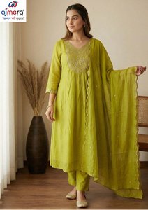 Ensemble Kurti Designer pour Femme – Tenue Traditionnelle Ethnique Élégante pour Fêtes, Mariages et Bureau – Coupe Classique Infroissable - Product Image 2