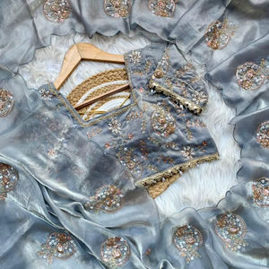 ชุดส่าหรีผ้าไหมซาตินงานฝีมือสวยงามทันสมัยสไตล์อินเดีย พร้อมเสื้อส่าหรีสุดหรู ดีไซน์พิเศษ  แบบดั้งเดิม  ทันสมัยตามเทรนด์ล่าสุด - Product Image 1