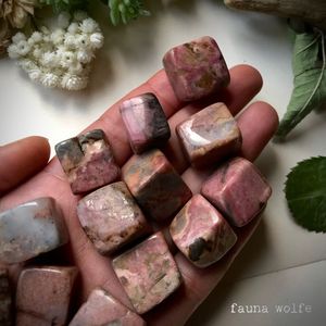 Wholesale <b>Natural</b> <b>Crystal</b> Rhodonite Tumbled Stone Healing Pattern Agate Gemstone for Home Decor Buy From Aameena Agate - Product Image 3