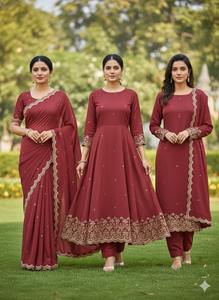 Tissu organza luxueux bleu nuit effet froissé avec une lueur subtile et des plis distinctifs et durables - Product Image 5