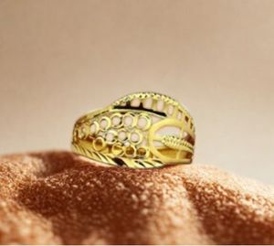KINNOWA JEWELLERS Bague de mariage tendance en or jaune filigrané pour femme |   Vêtements légers ajourés pour tous les jours - Product Image 1