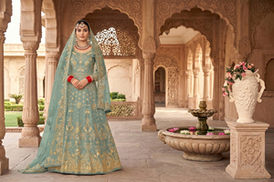 Présentation de robes de mariée Anarkali en pure tulle papillon avec broderies et pierres lourdes - Product Image 3