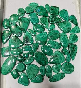 Piedras Sueltas de Malaquita Natural, Cabujón de Corte Ovalado, Forma Mixta, Color Verde, Hechas a Mano, 25-30 mm, para Decoración del Hogar de Alta Calidad - Product Image 1