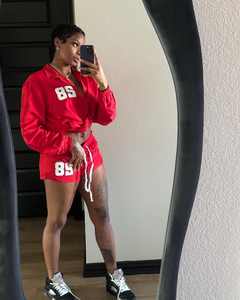 Conjunto de Dos Piezas Personalizable para Mujer TAHAD 2026, Sudadera con Capucha y Pantalones Cortos con Patrón Sólido y Parche Bordado, Chándal para Dama - Product Image 1