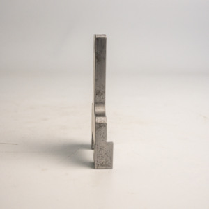 Service de fraisage CNC personnalisé AMT VINA, support en T de précision en métal, précision ±0,01 mm, pièces en acier et en aluminium usinées en profondeur - Product Image 2