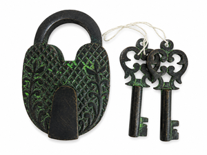 Candado Antiguo de Metal Verde con Diseño Floral Tallado y Dos Llaves, Decoración para el Hogar - Product Image 2