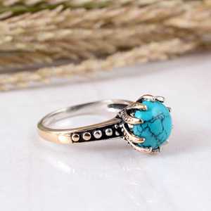 Bague de mariage artisanale en turquoise bleue sertie clos, en argent sterling 925, texture oxydée, bijou unisexe avec pierre précieuse - Product Image 2
