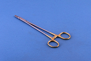 Portaagujas MayoMed TC RYDER-VASCULAR de Alta Calidad con Insertos de Carburo de Tungsteno y Anillos Dorados, Pinzas de Bloqueo de Acero Alemán - Product Image 4