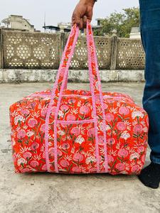 Sac de voyage matelassé en coton imprimé à la main grande capacité, élégant et tendance, sac de week-end et de nuit pour maman - Product Image 6