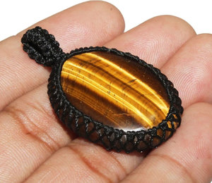 Collier Pendentif Macramé Fait Main en Œil de Tigre Naturel, Cordon Noir, Chatoyance Dorée, Réglable, Style Bohème, Cristal de Guérison, Vente en Gros - Product Image 2