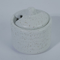 Tarro Pequeño para Condimentos de Cerámica Blanca con Diseño de Puntos, Marca Agung Keramik, con Tapa y Ranura para Cuchara, 6x6cm, Modelo D-1628, para Restaurantes y Hoteles
