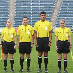 Ensemble d'uniforme d'arbitre de football unisexe jaune à manches courtes pour short noir, chaussettes, sifflet, drapeaux, cartons rouges/jaunes, nom du joueur - Product Image 3
