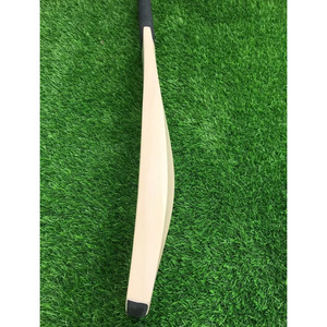 Bate de Críquet de Madera Kashmir Willow de Alto Rendimiento y Comodidad, Personalizado, de Alta Calidad, para Zurdos, Ligero y Ecológico, Hecho en Pakistán - Product Image 3