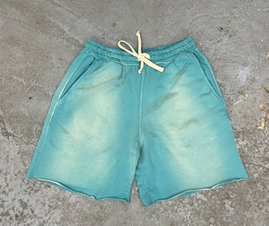 Shorts rouges personnalisés de qualité supérieure pour hommes, effet vintage, 100% coton molletonné 450 g/m², disponibles en plusieurs couleurs. - Product Image 4