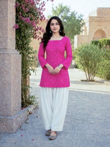 New Design Of Bandhej Print Cotton Short Kurti With Linen Plazzo Cordset For Women And Girls Top And Plazzo Design Regular Wear - Product Image 3