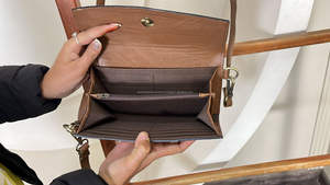 Portefeuille long en cuir véritable de vachette de haute qualité pour femme, avec blocage RFID, porte-cartes et pochette à monnaie, fait main, orné d'un concho - Product Image 6