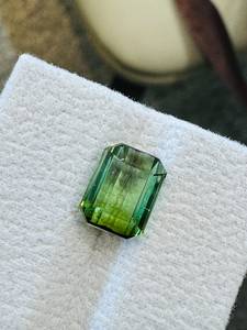 Zehra Gems Bijoux Pierre précieuse naturelle tourmaline bio-verte 3,65 carats 9,2x7,3x5,7mm taille émeraude, pierre libre avec jeu de couleurs, provenant d'Afrique - Product Image 2