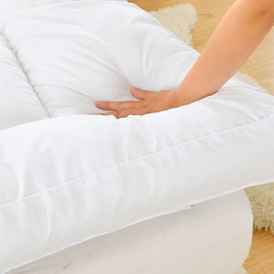Protège-matelas matelassé rafraîchissant en microfibre blanc uni, lavable en machine, toutes saisons, pour la maison et l'hôtellerie - Product Image 2