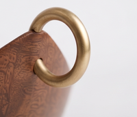 Bol de service en bois au design unique, finition noyer, en bois de manguier avec anneaux métalliques polis