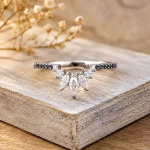 Anillo de boda curvo con diamante marquesa cultivado en laboratorio de primera calidad, anillo de diamante negro, anillo delicado apilable de platino para novia, regalo para ella. - Product Image 4